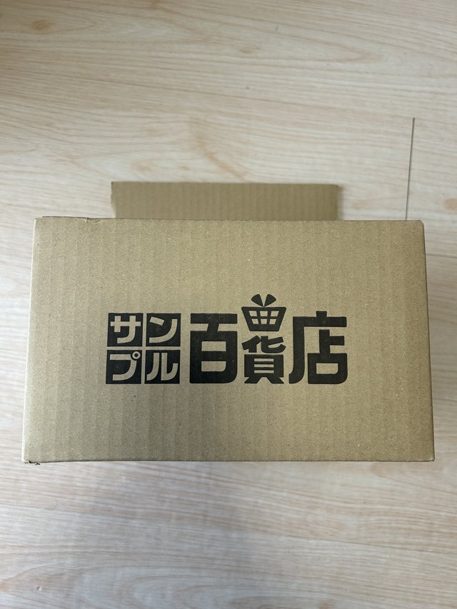 サンプル百貨店から届いた段ボール